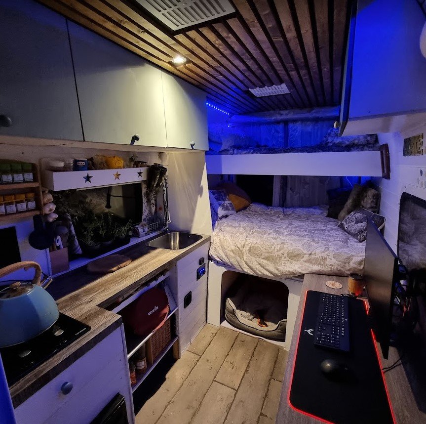 Vanlife-full-time-living